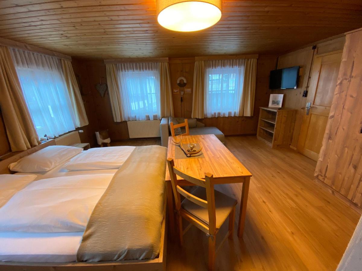 Haus Walch Bed & Breakfast Elbigenalp Bagian luar foto